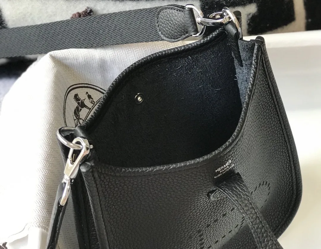 Hermes Evelyne 16 Amazone Shoulder Bag / Black Palladium Hardware - Image 8