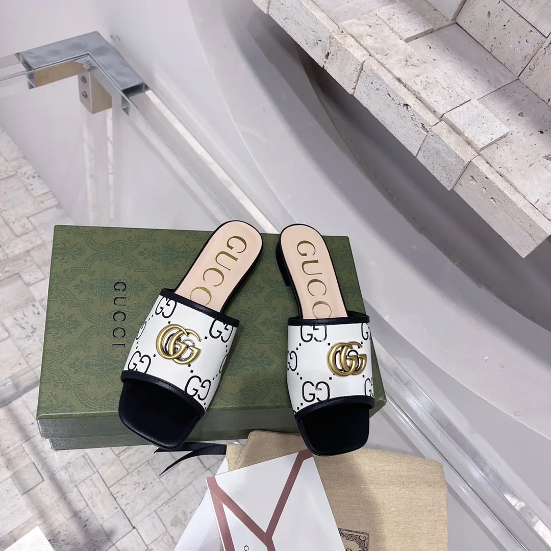 Gucci Women’s GG Raffia Effect Slide Black - Image 3