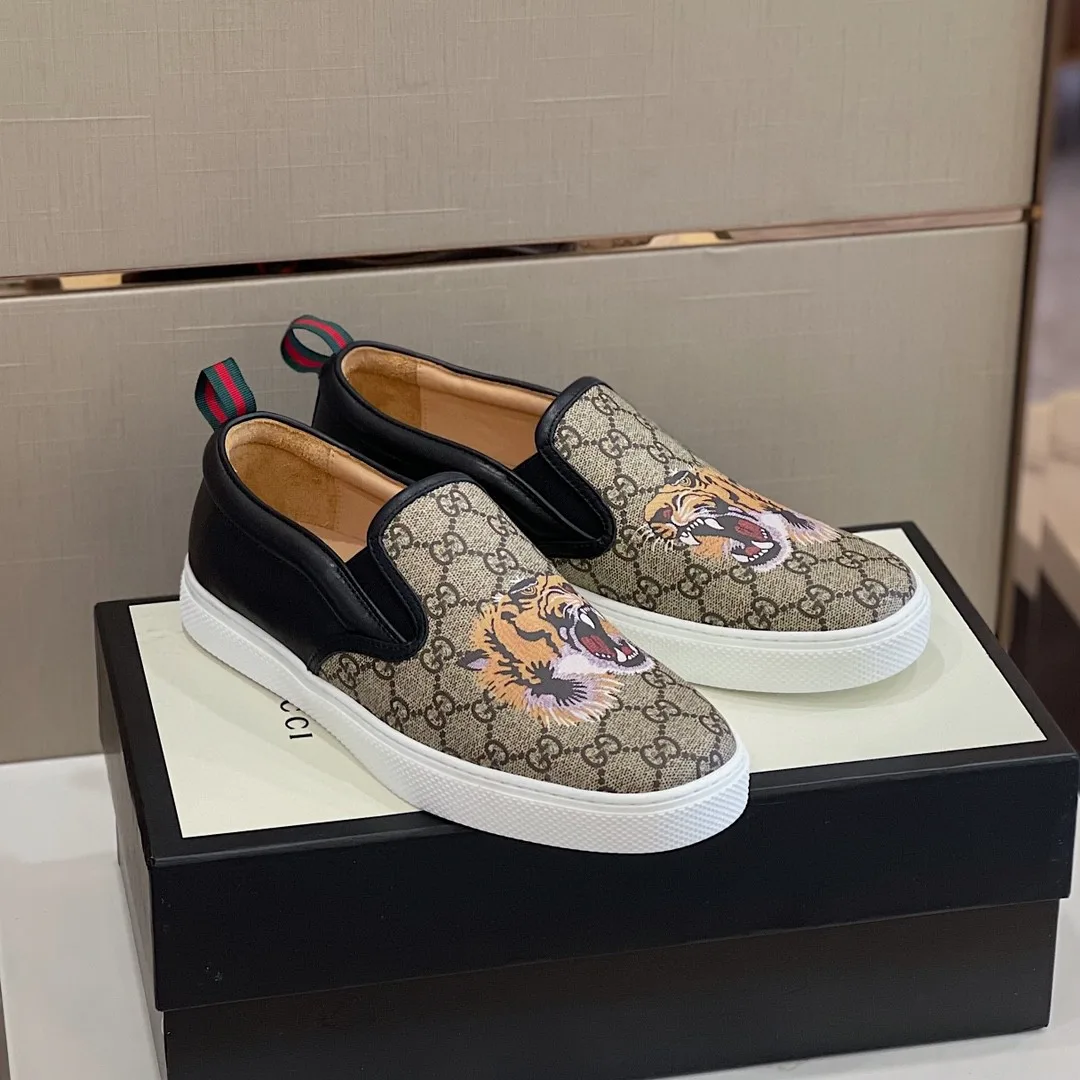Alternative view of Gucci Men’s GG Supreme Slip-On With Tiger Black And Gray