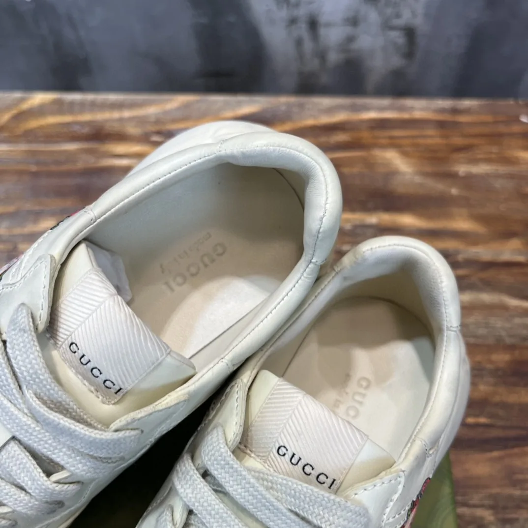 Gucci Men’s Rhyton Sneaker With Strawberry Print Ivory White - Image 6