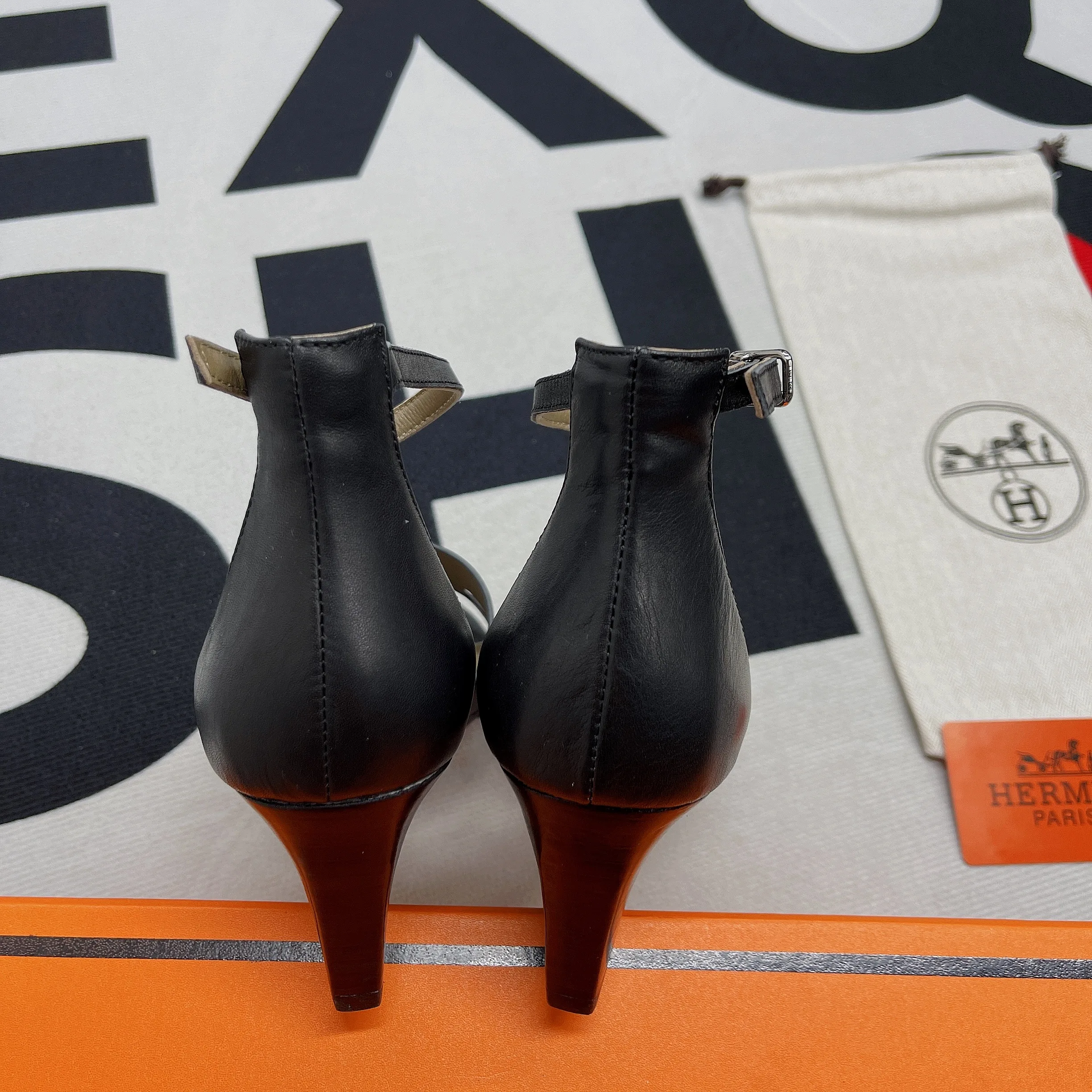 Hermes Legend Sandals Calfskin Leather Spring/Summer Collection Noir - Image 8