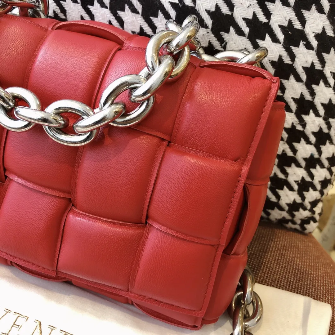 Bottega Veneta Chain Cassette Red - Image 3