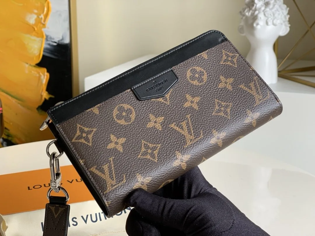 Louis Vuitton Zippy