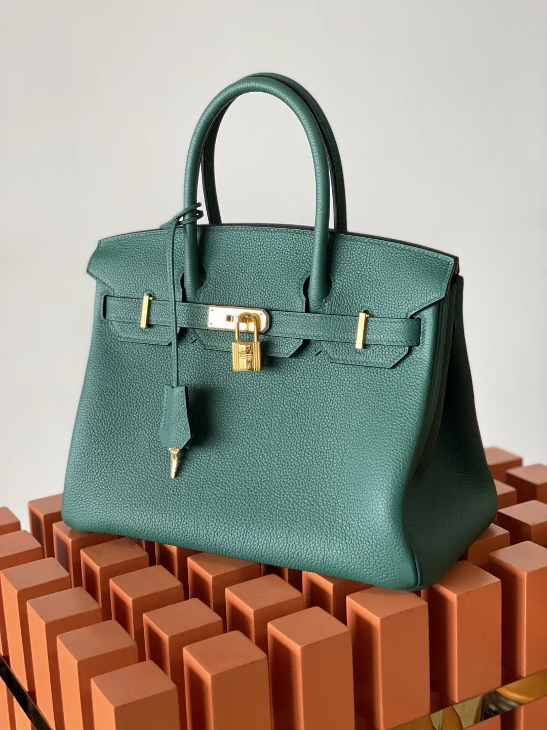 Hermes Birkin Top Handle Bag / Nata Swift Dark Green Gold Hardware - Image 6