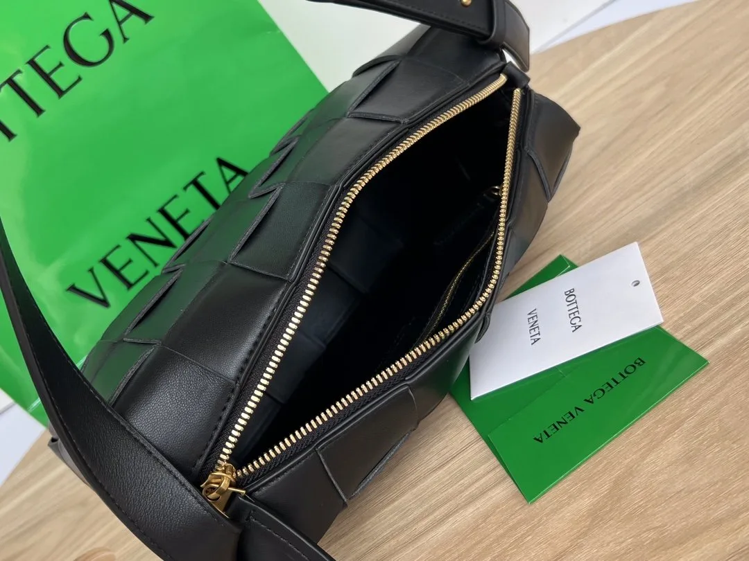 Bottega Veneta Brick Cassette Black - Image 4