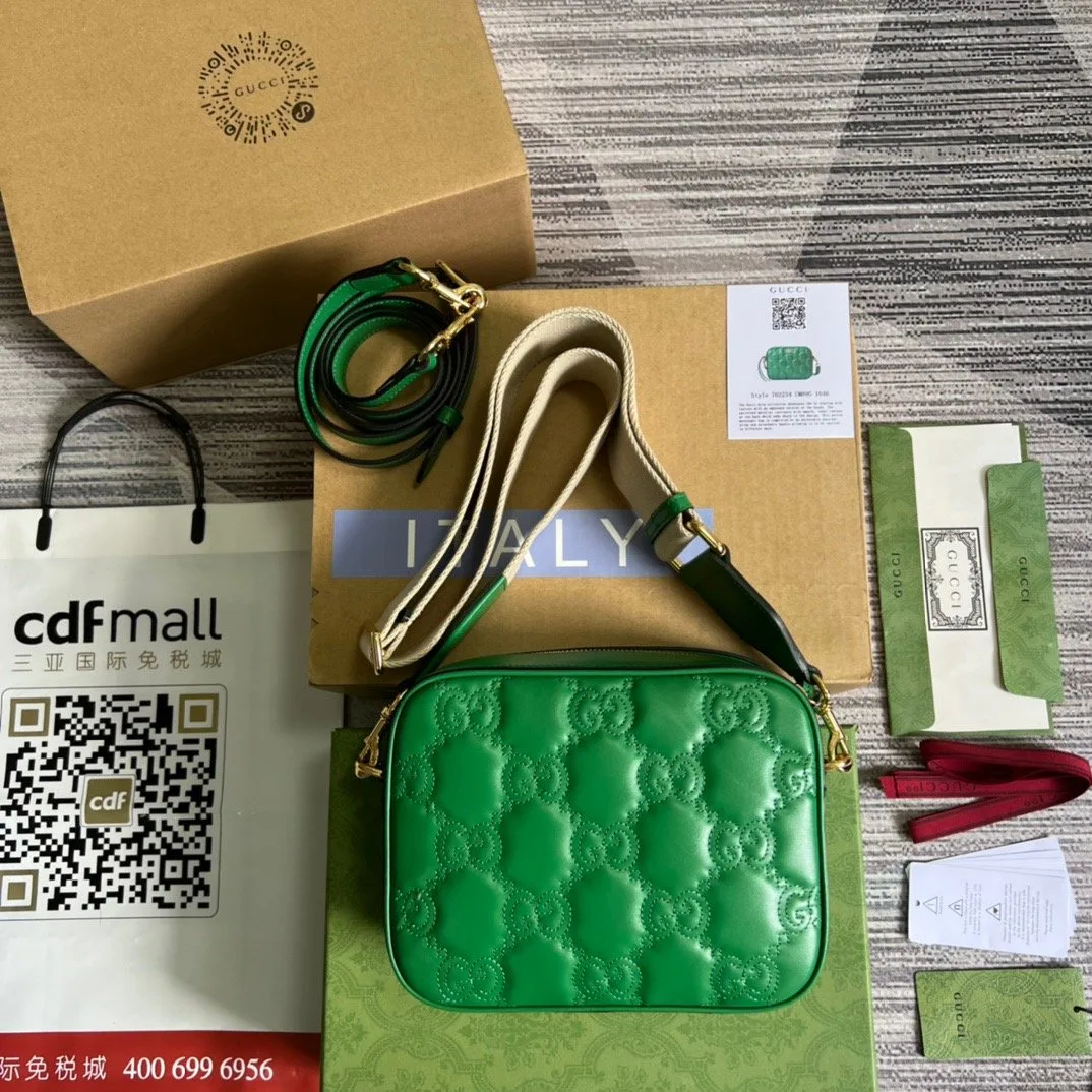 Alternative view of Gucci Matelasse Shoulder Bag Green