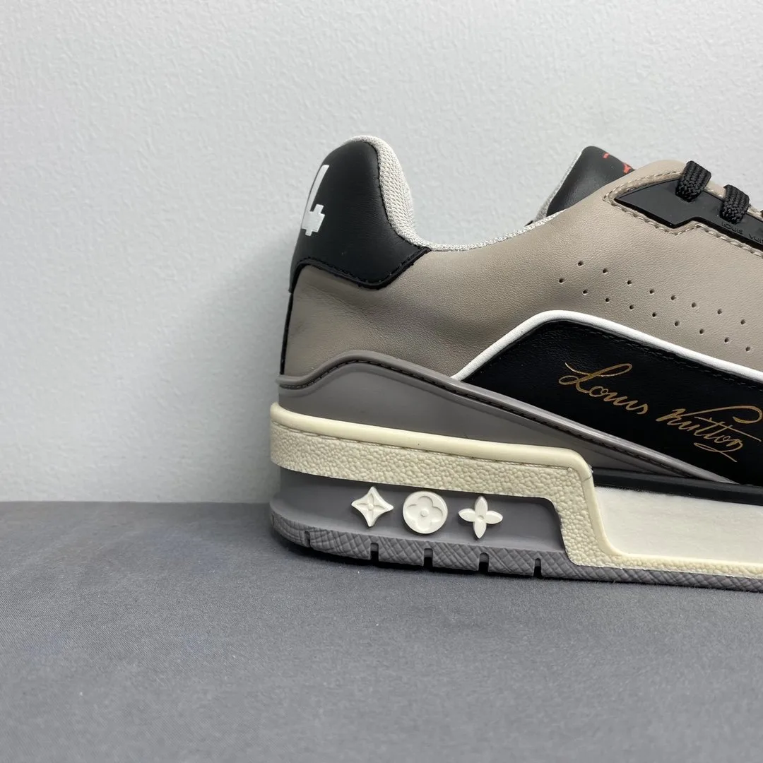 Louis Vuitton Trainer Sneaker Mix Of Materials Black - Image 7