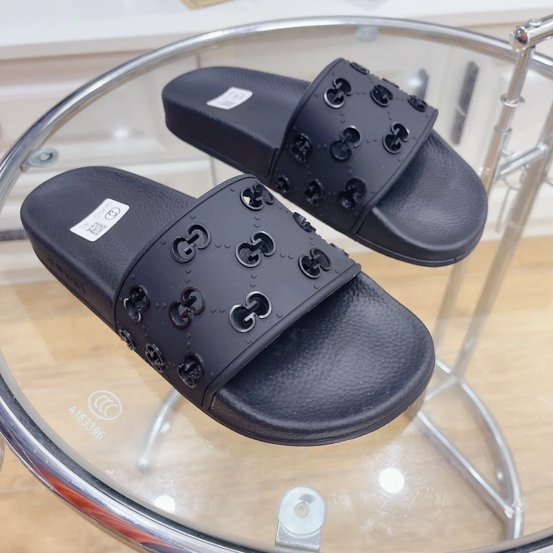 Gucci Women’s Rubber GG Slide Sandals Black - Image 3