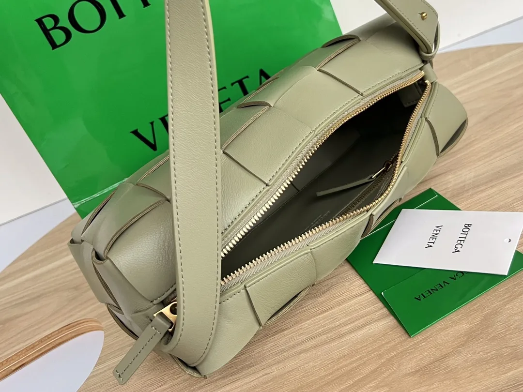 Bottega Veneta Brick Cassette Beige - Image 4
