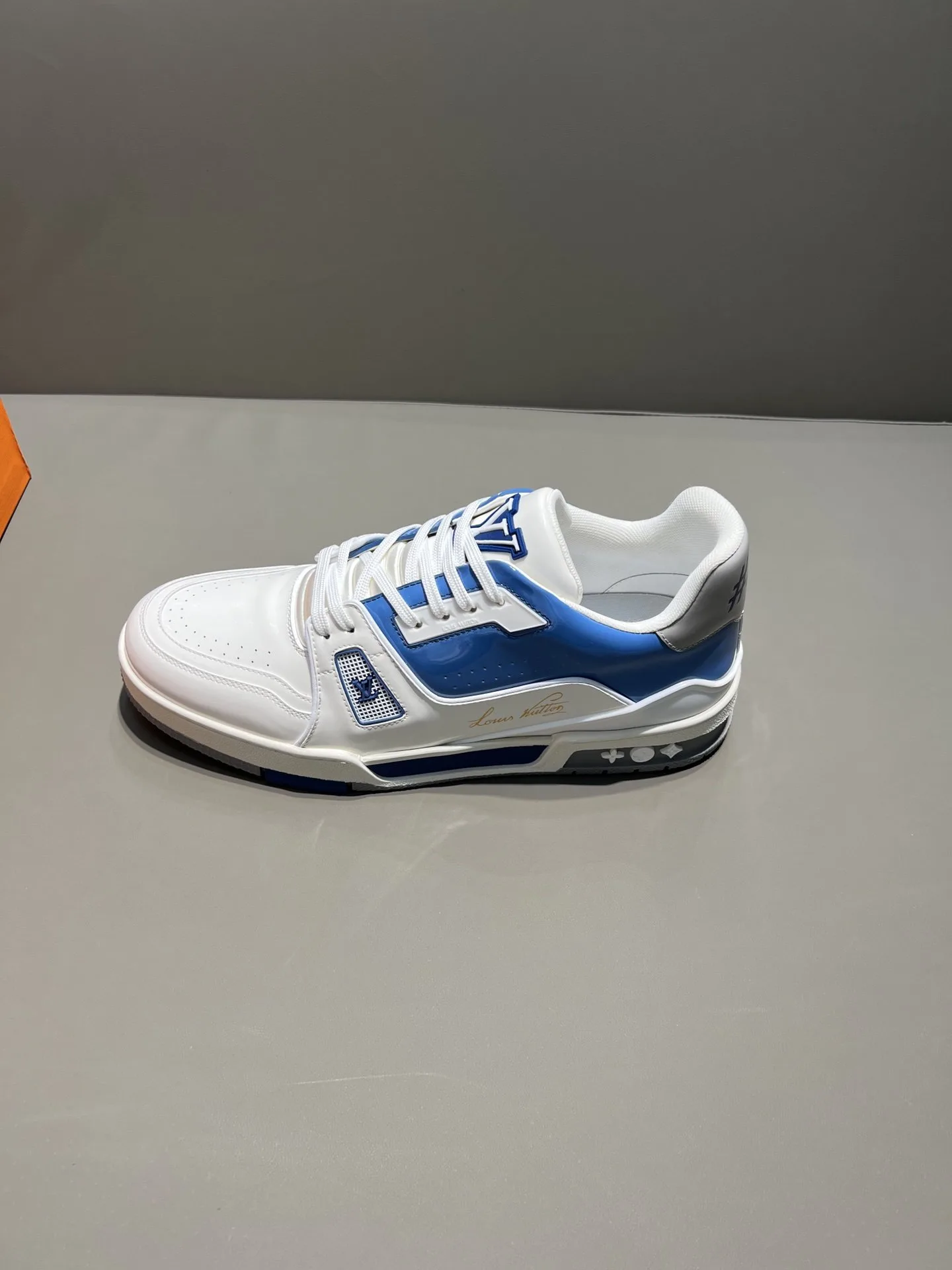 Louis Vuitton Trainer Sneaker White/Blue Virgil Abloh - Image 9