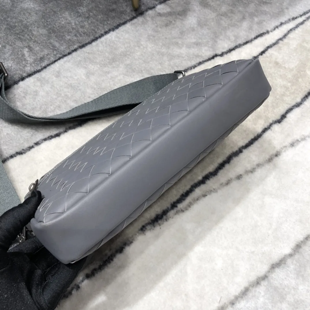 Bottega Veneta Classic Intrecciato Gray - Image 3