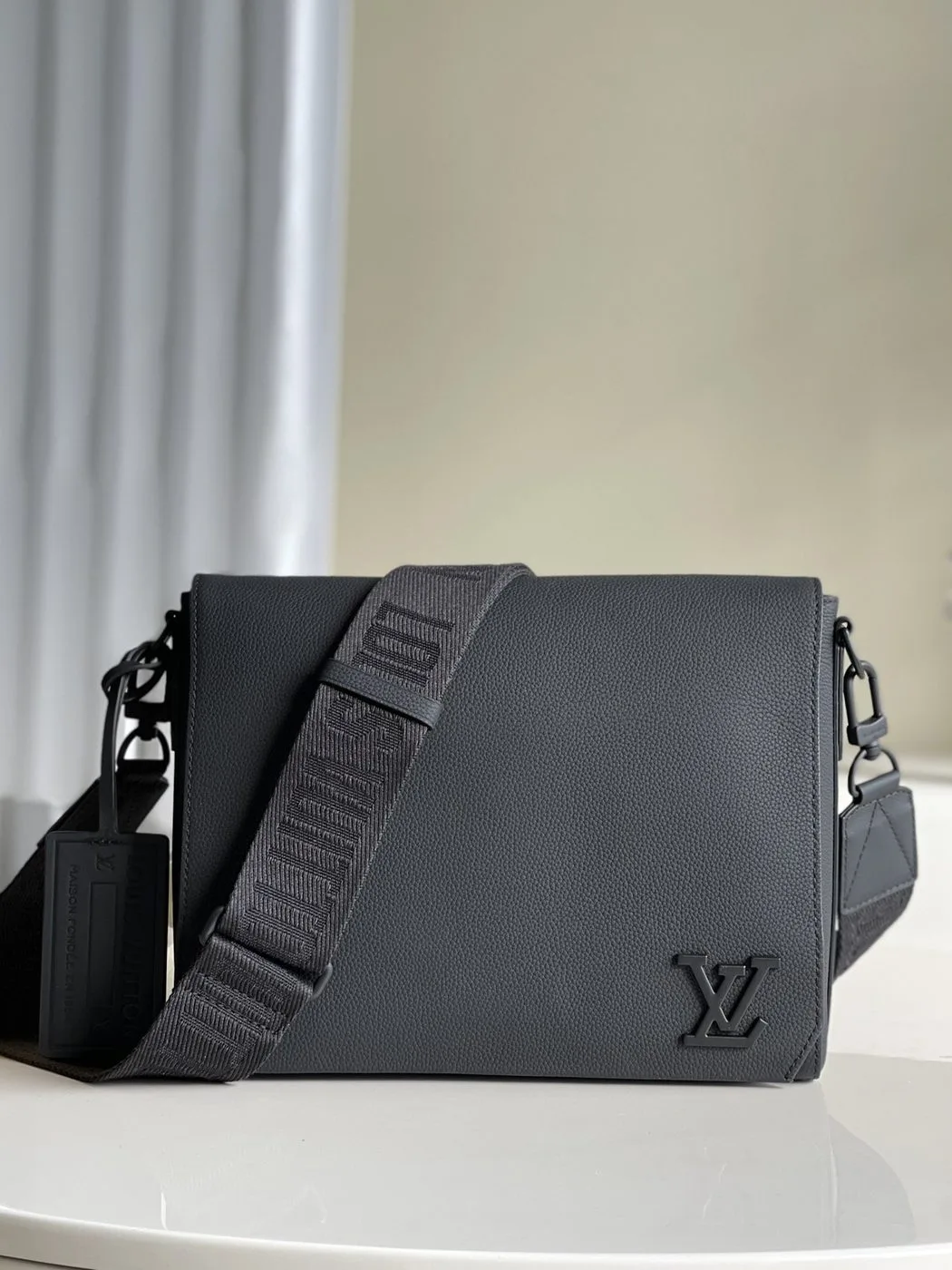 Louis Vuitton Messenger Grain Black