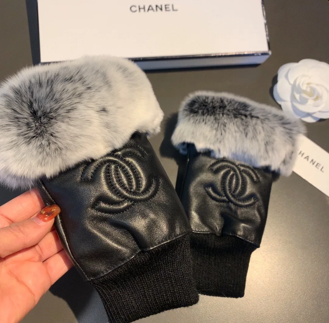 Chanel Gloves In Black - Image 5