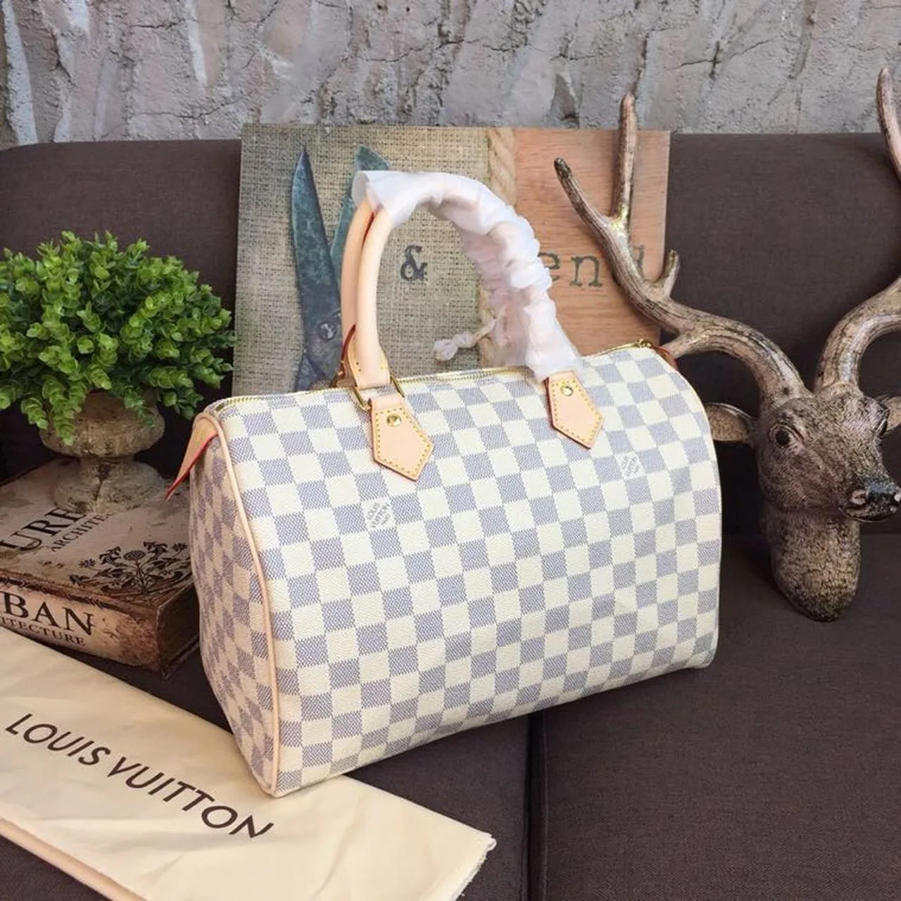 Louis Vuitton Speedy 30 Top Handle Bag / White/ Multicoloured Damier Azur Canvas Gold Hardware - Image 3