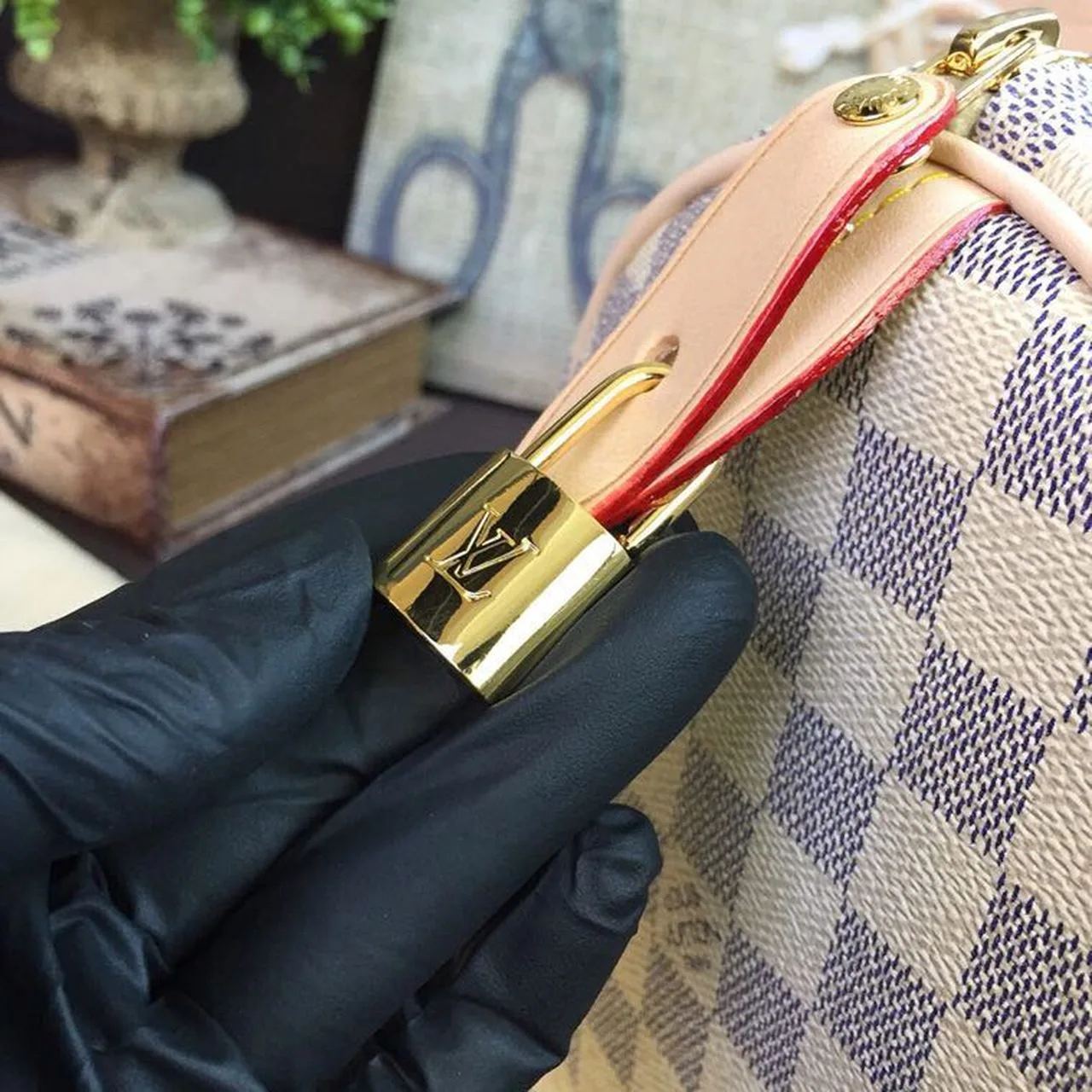 Louis Vuitton Speedy 30 Top Handle Bag / White/ Multicoloured Damier Azur Canvas Gold Hardware - Image 7