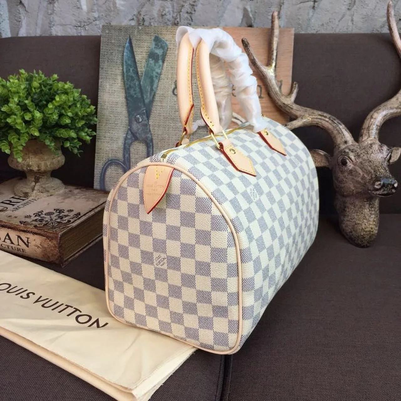 Louis Vuitton Speedy 30 Top Handle Bag / White/ Multicoloured Damier Azur Canvas Gold Hardware - Image 4