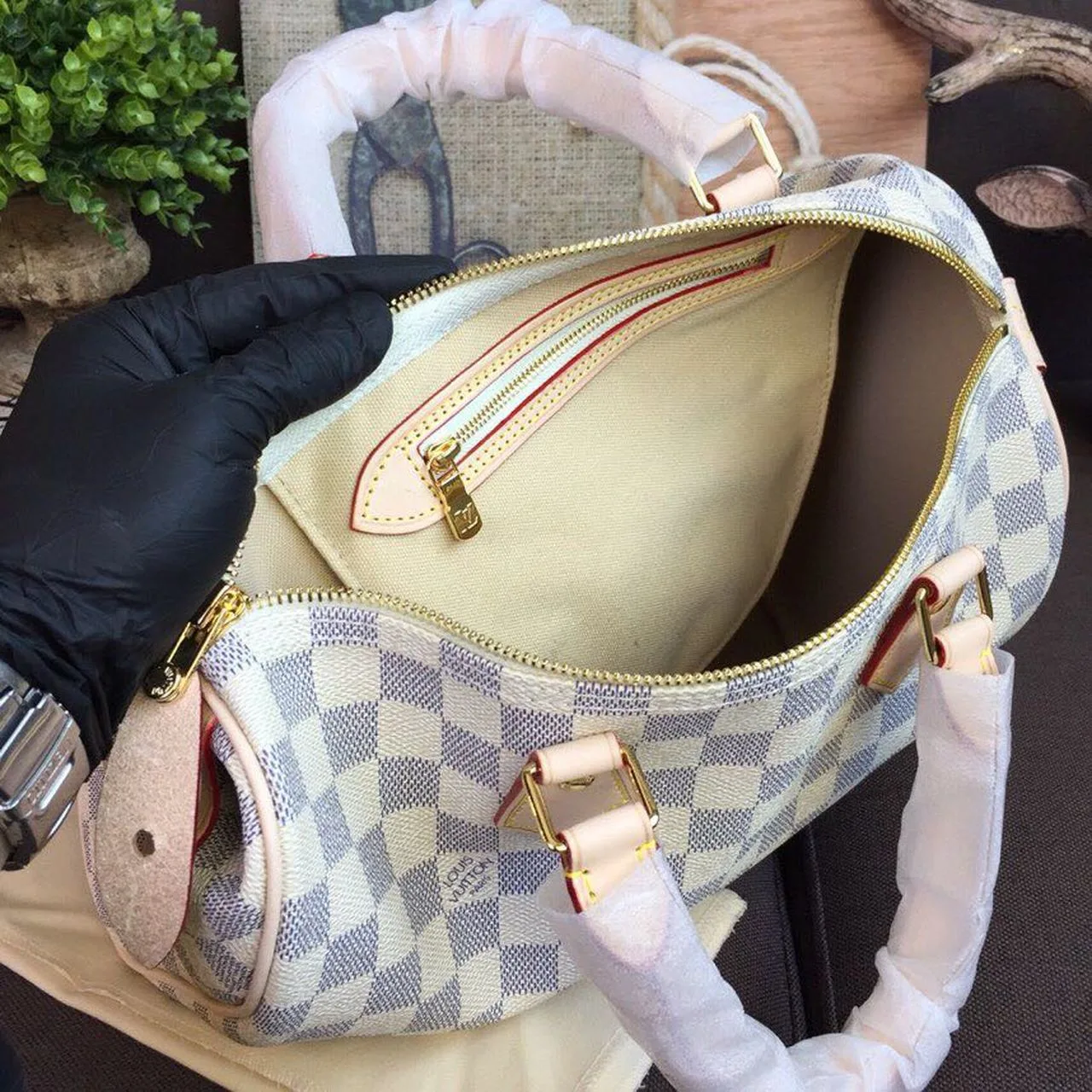 Louis Vuitton Speedy 30 Top Handle Bag / White/ Multicoloured Damier Azur Canvas Gold Hardware - Image 8