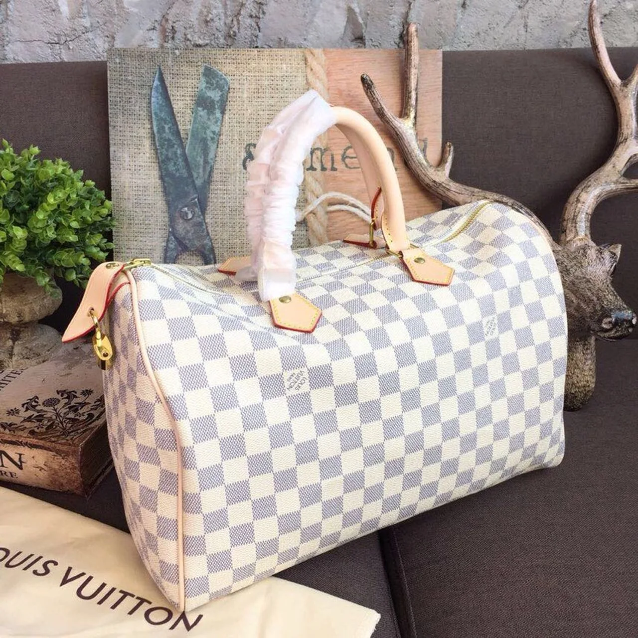 Louis Vuitton Speedy 35 Top Handle Bag / White Damier Azur Canvas Gold Hardware - Image 4