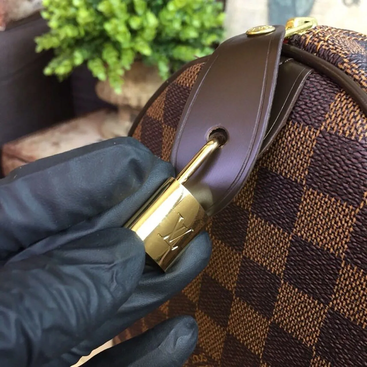 Louis Vuitton Speedy 35 Top Handle Bag / Brown Damier Ebene Canvas Gold Hardware - Image 6