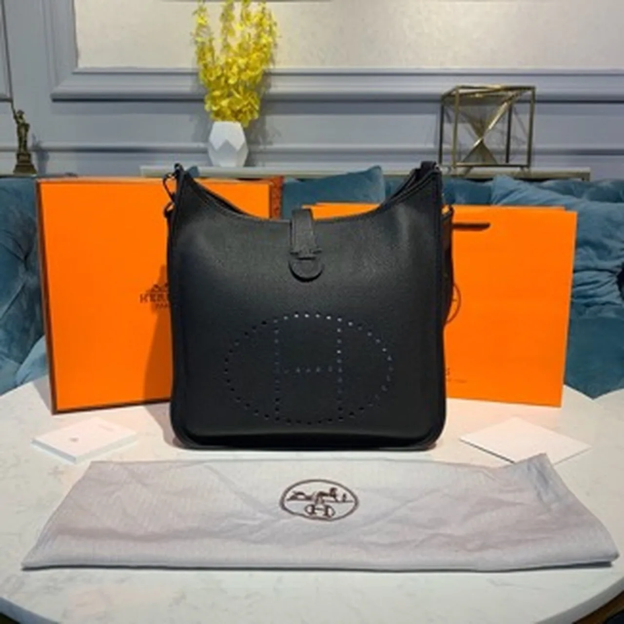 Hermes Evelyne III 29 Bag Black With Silver-Toned Hardware - Image 4
