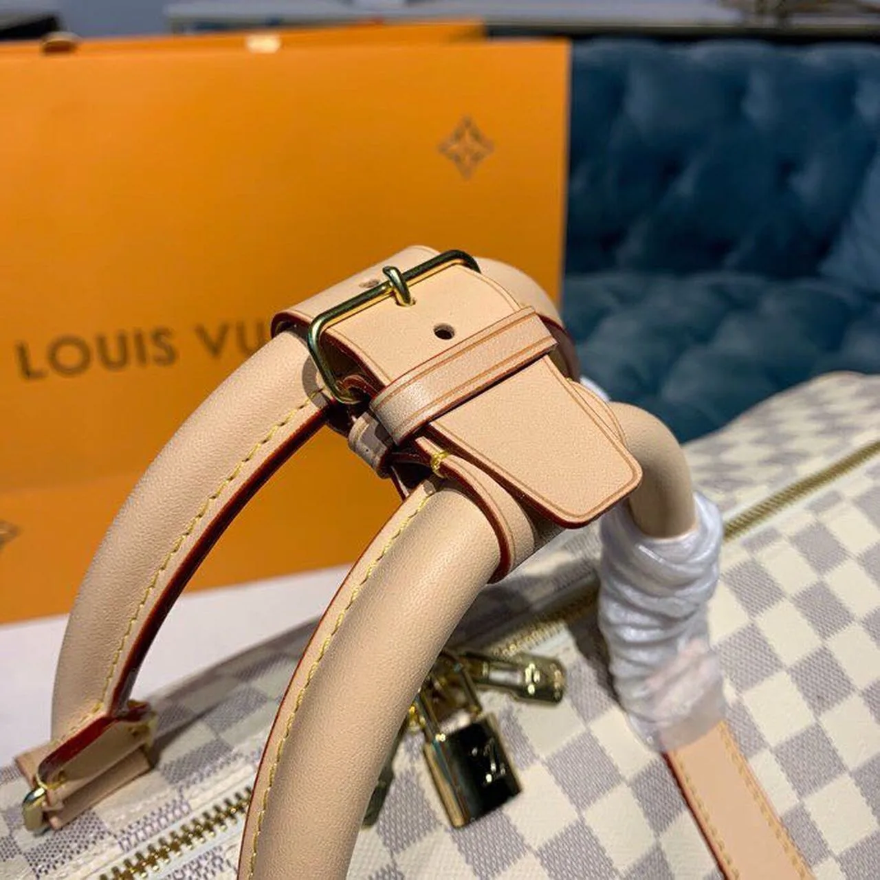 Louis Vuitton Keepall Bandouliere 55 Travel Bag / Damier Azur Gold Hardware - Image 10