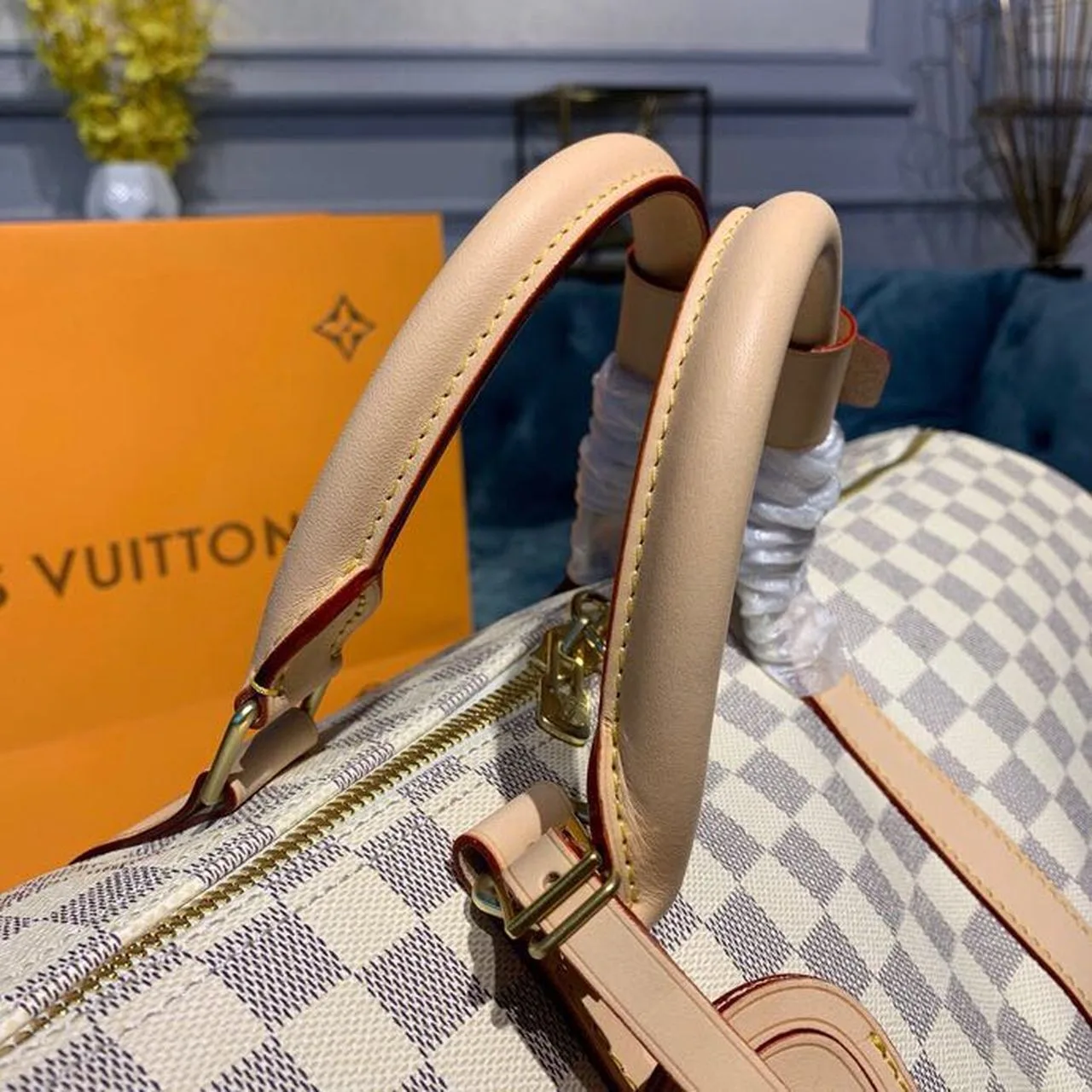 Louis Vuitton Keepall Bandouliere 55 Travel Bag / Damier Azur Gold Hardware - Image 12