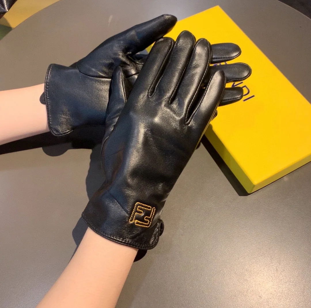 Fendi Gloves In Black - Image 5