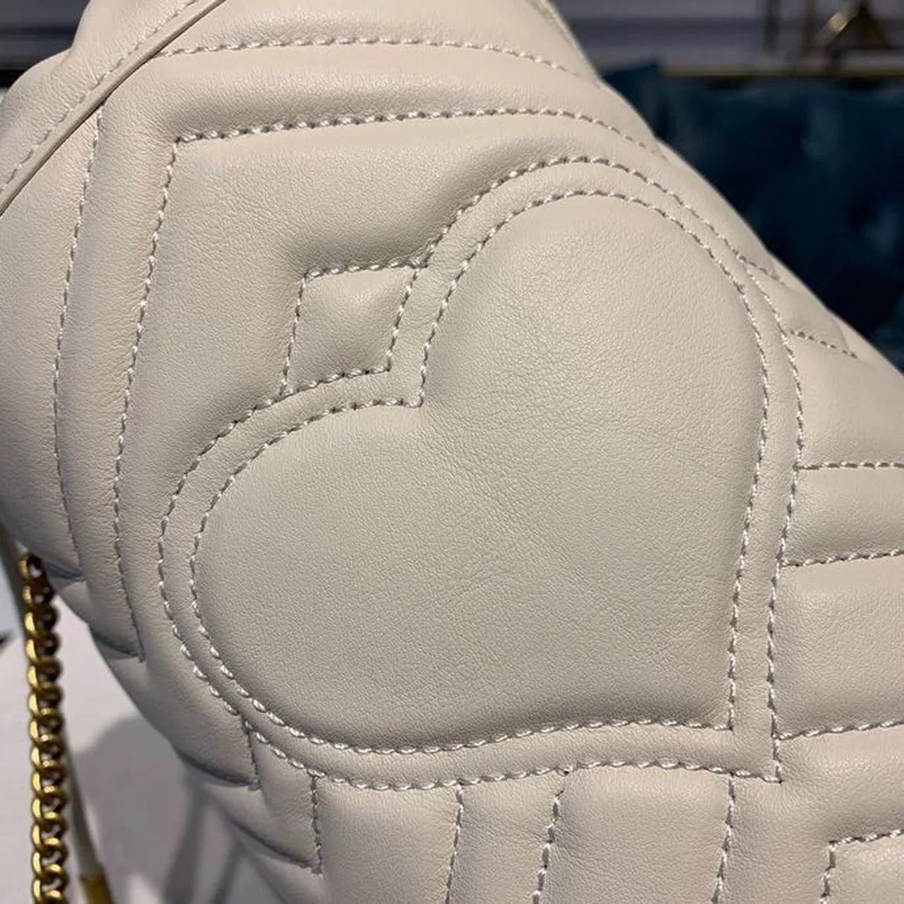 Gucci GG Marmont Mini Bucket Bag White Matelassé Chevron / - Image 10