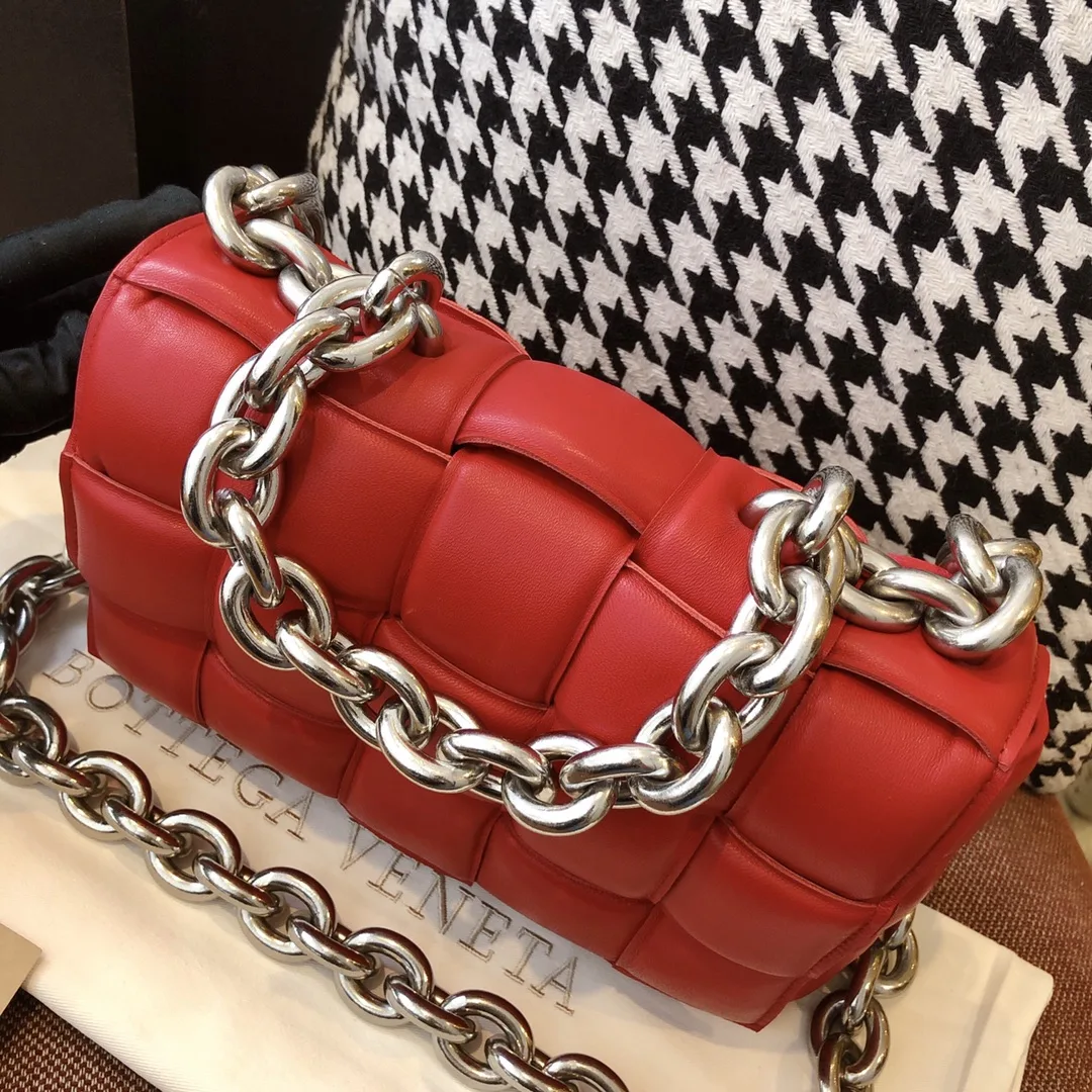 Alternative view of Bottega Veneta Chain Cassette Red