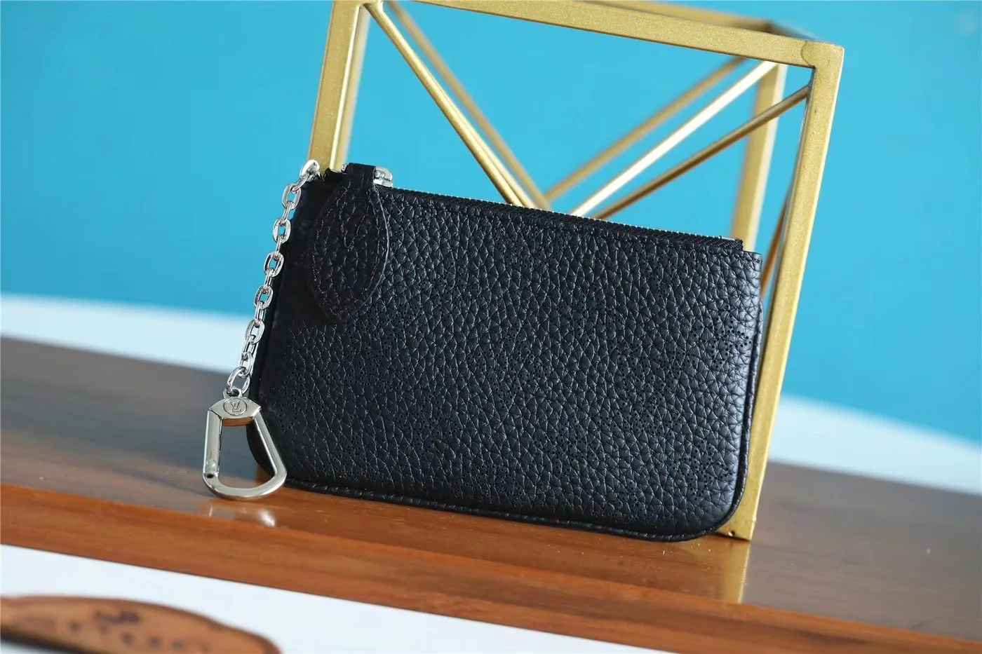 Louis Vuitton Key Pouch Mahina Black - Image 7