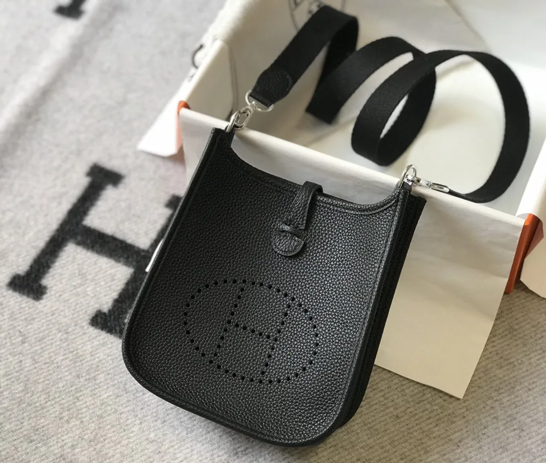 Hermes Evelyne 16 Amazone Shoulder Bag / Black Palladium Hardware - Image 6