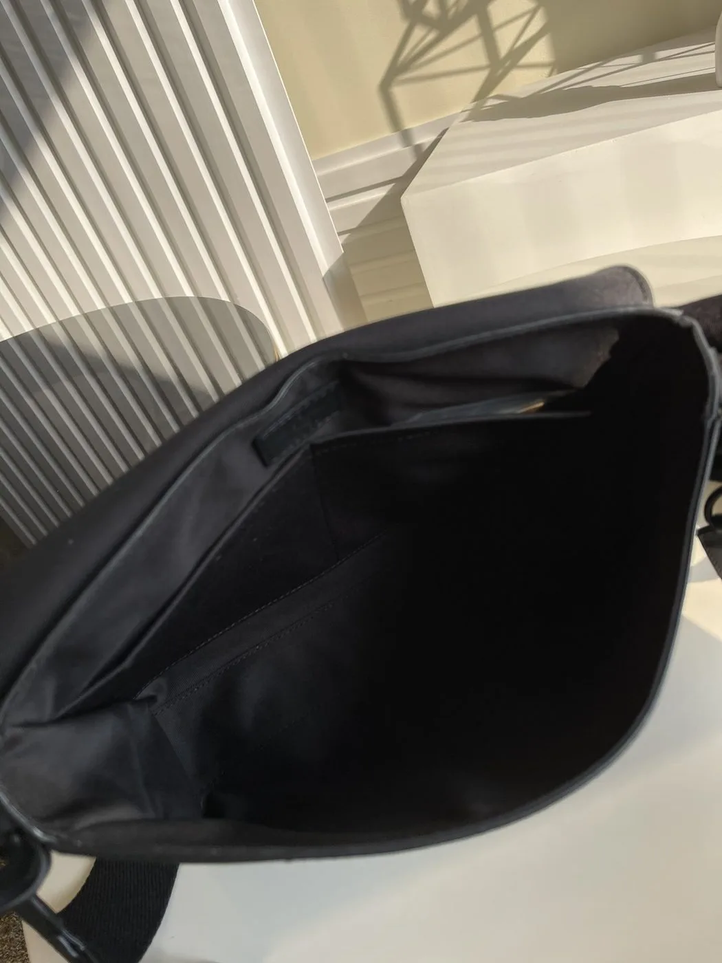 Louis Vuitton Messenger Grain Black - Image 3