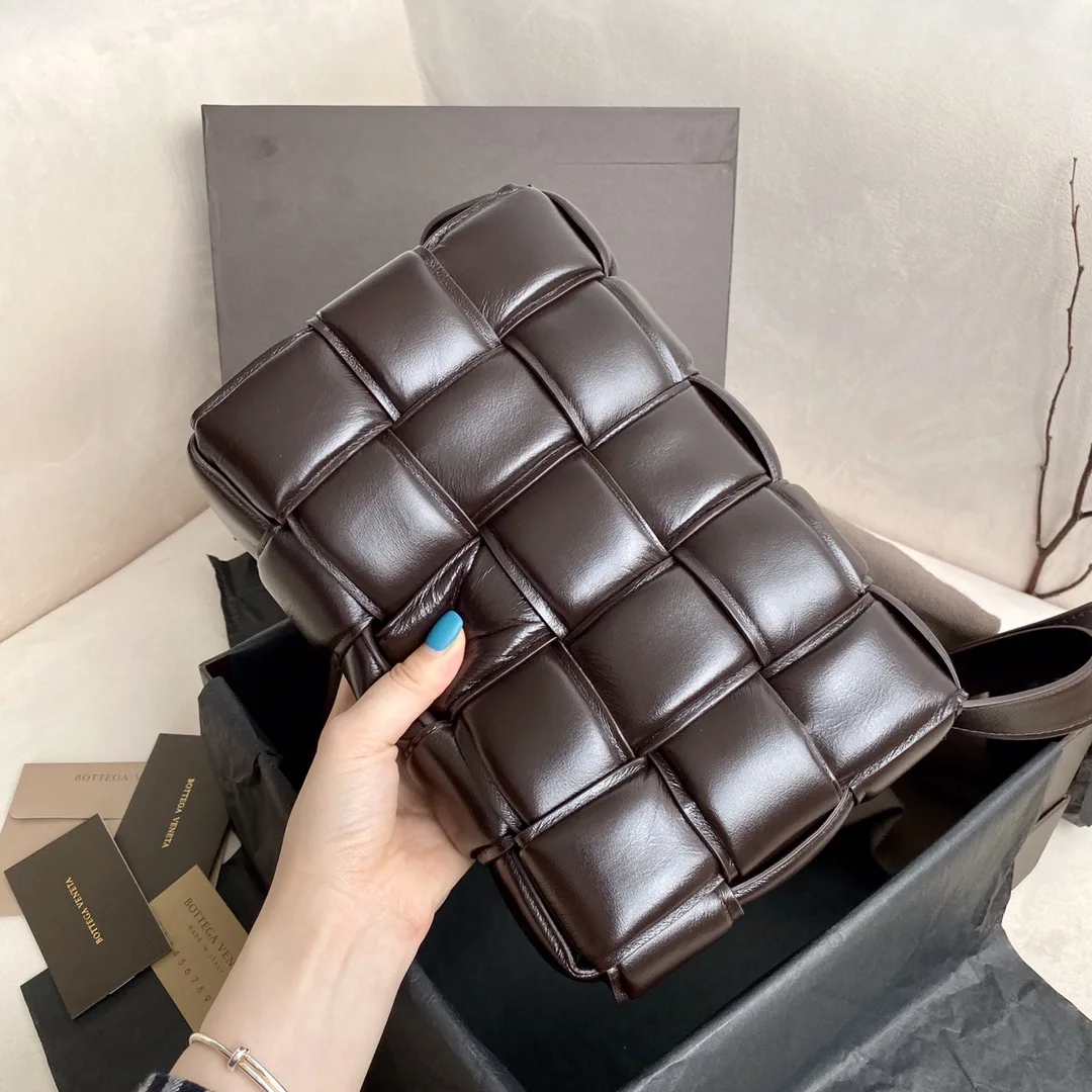 Bottega Veneta Padded Cassette Bag / In Fondant - Image 5