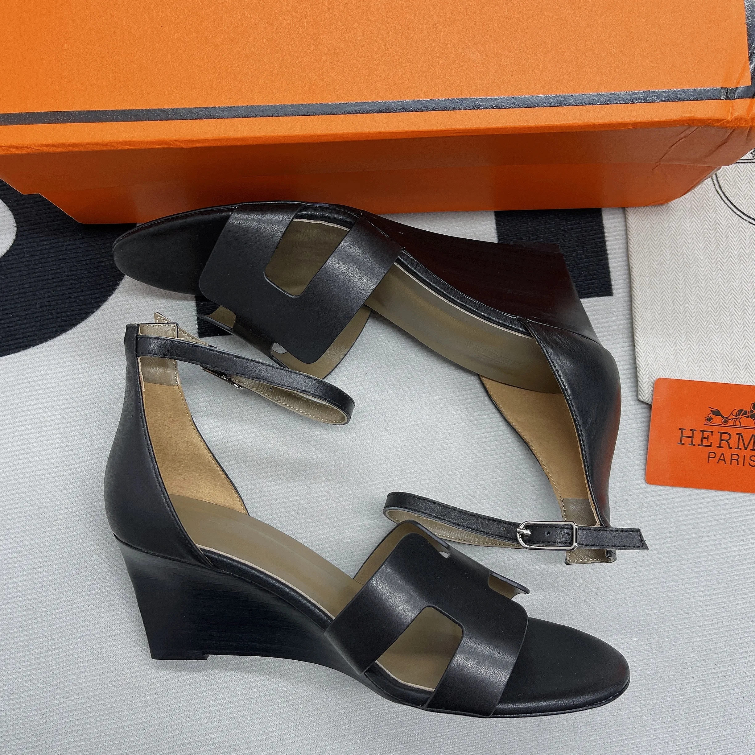 Hermes Legend Sandals Calfskin Leather Spring/Summer Collection Noir - Image 5