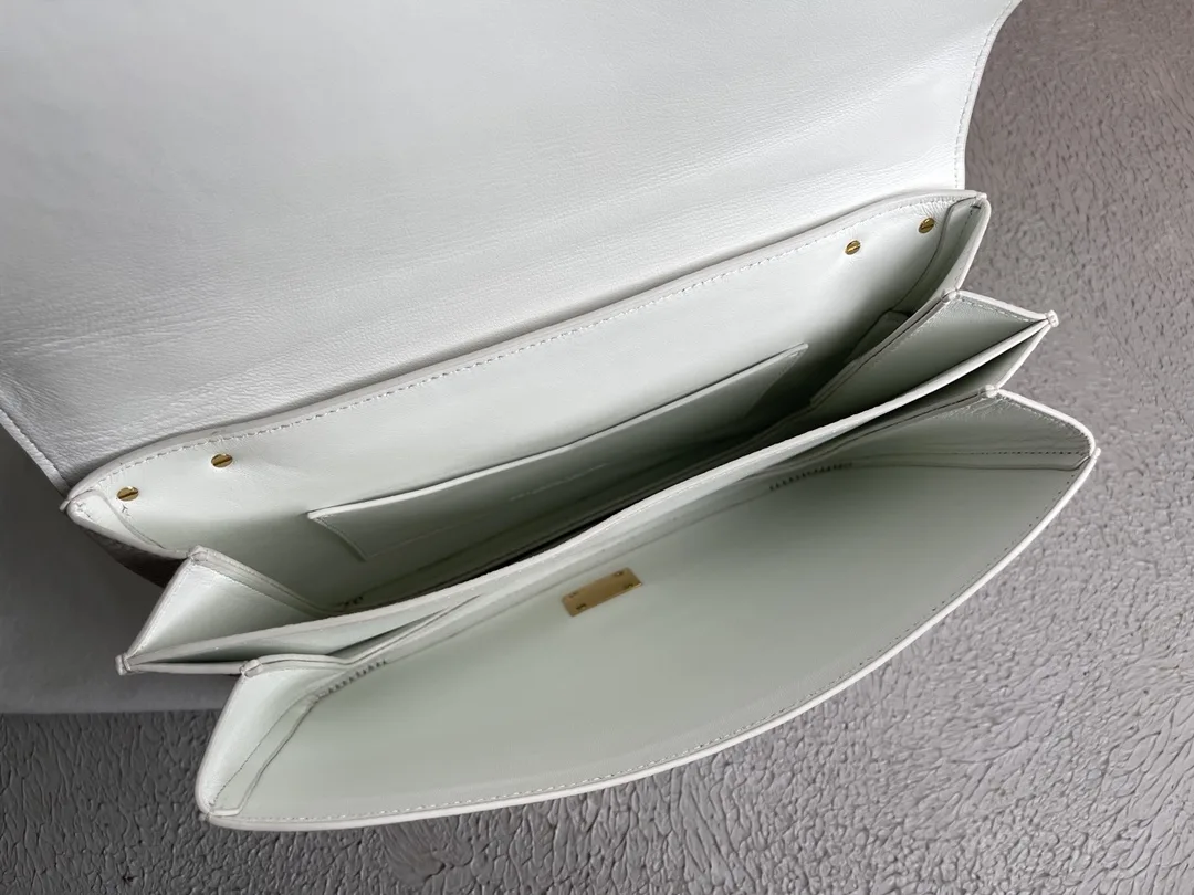 Bottega Veneta Mount White - Image 3