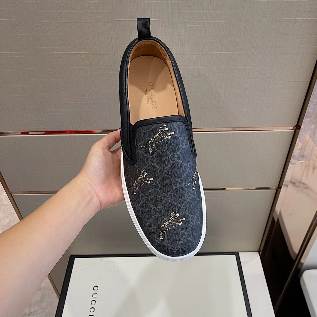 Gucci Men’s Ace GG Supreme Slip-On With Tigers Printed Black - Image 8