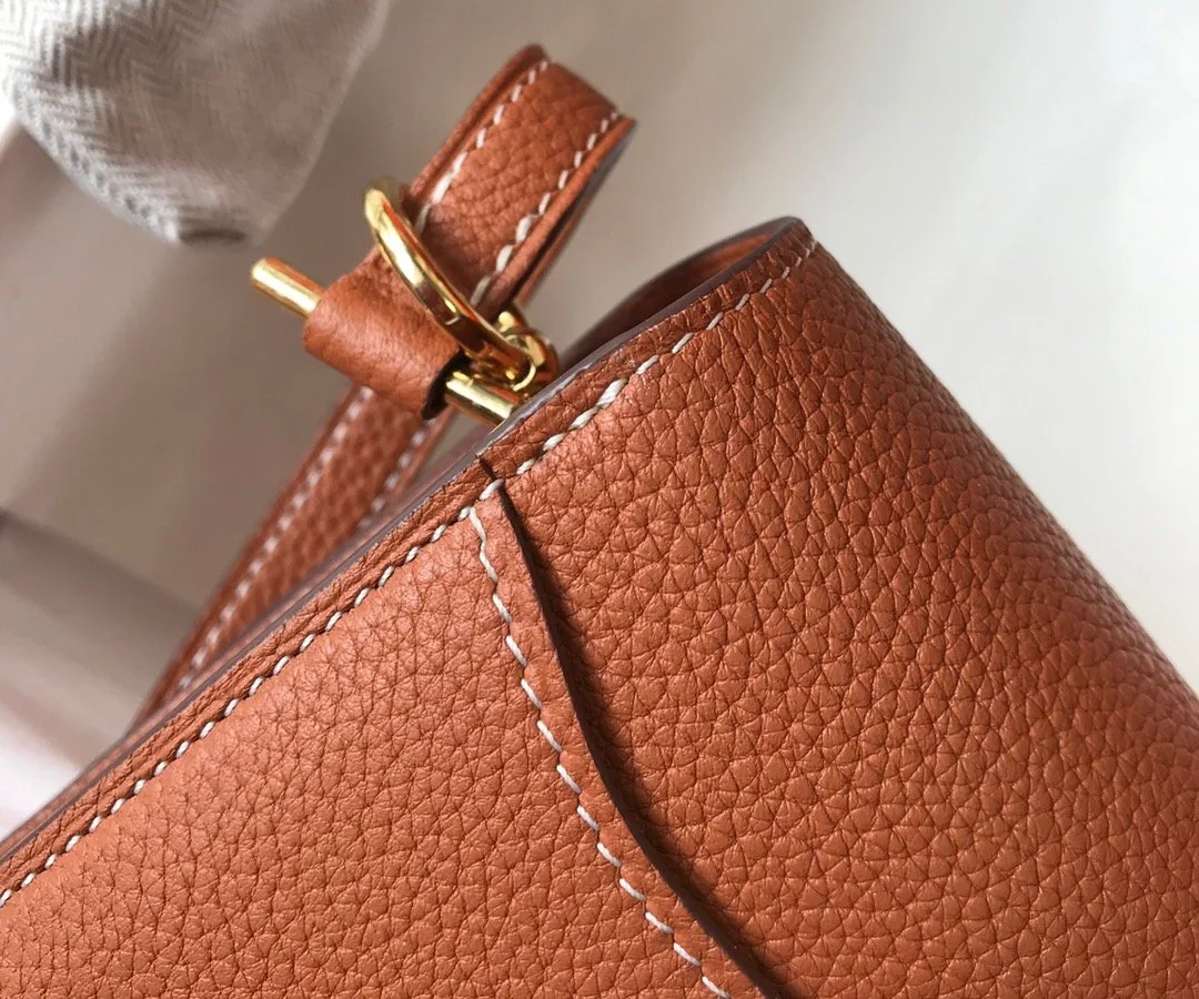 Alternative view of Hermes Mini Evercolor Sac Roulis 19 Brown