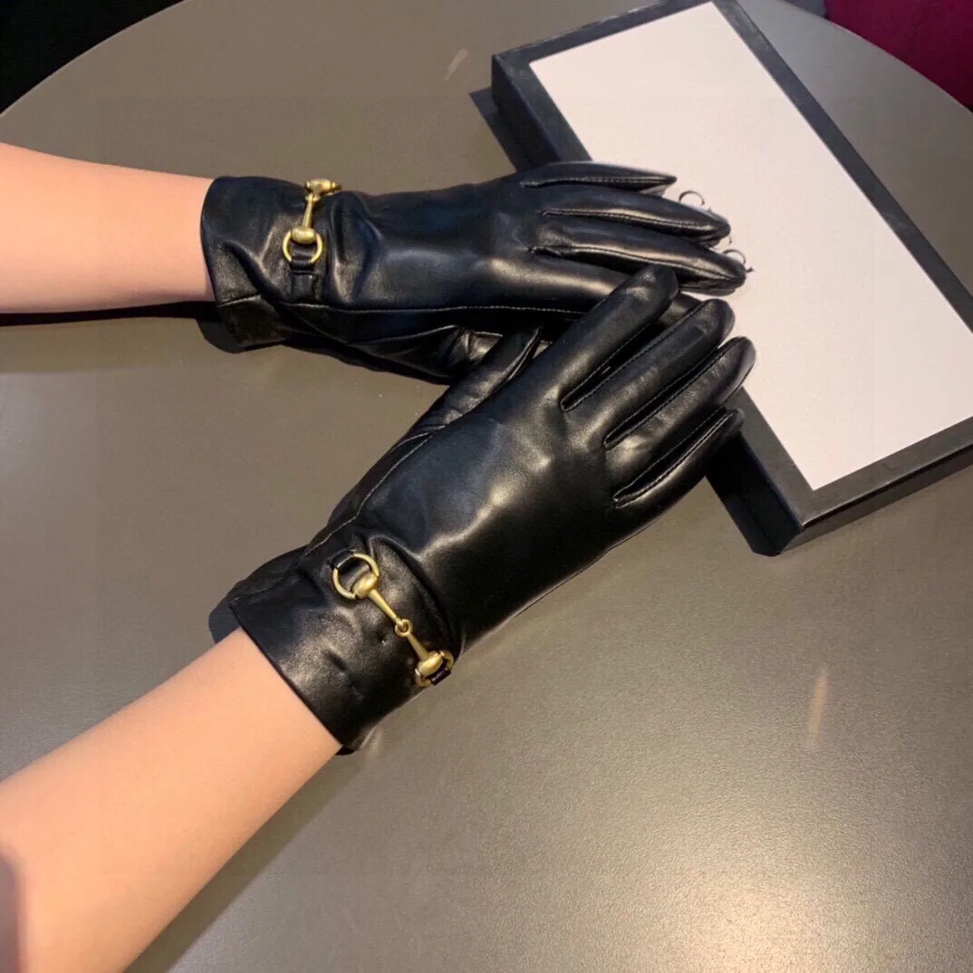 Gucci Gloves With Hoursebit In Black - Image 7