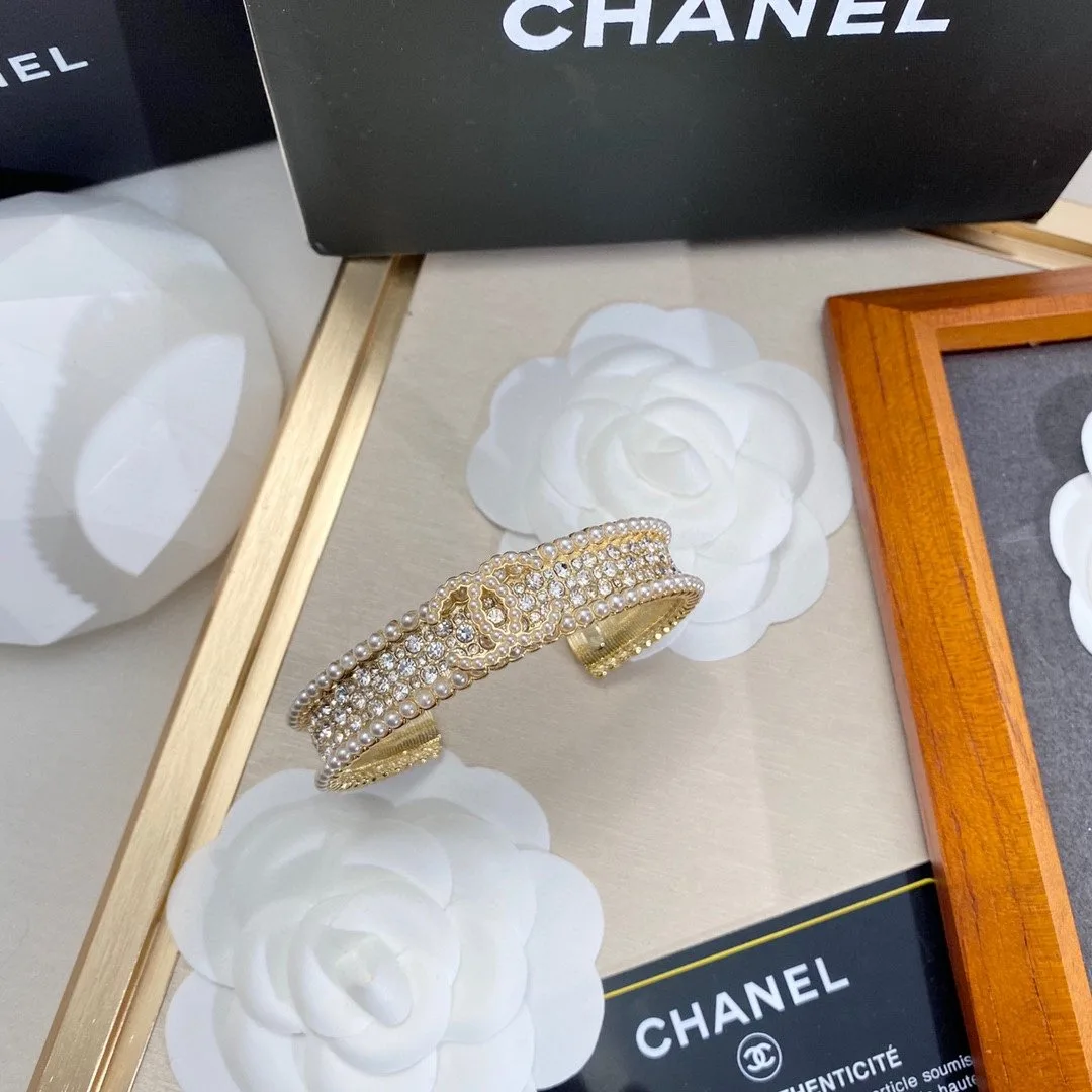Chanel Pearl And Crystal Interlocking CC Cuff Bracelet Gold Hardware - Image 8