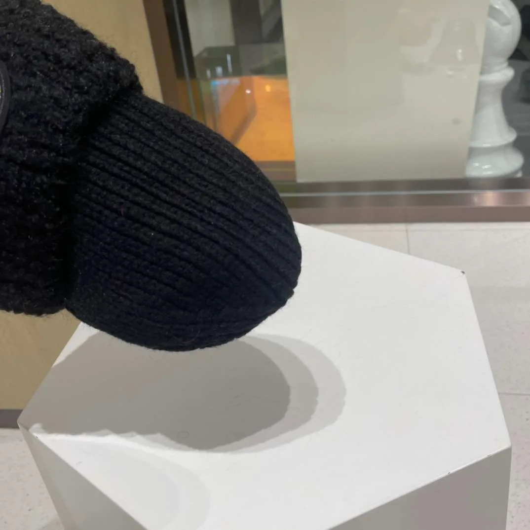 Louis Vuitton Ahead Beanie Black - Image 3
