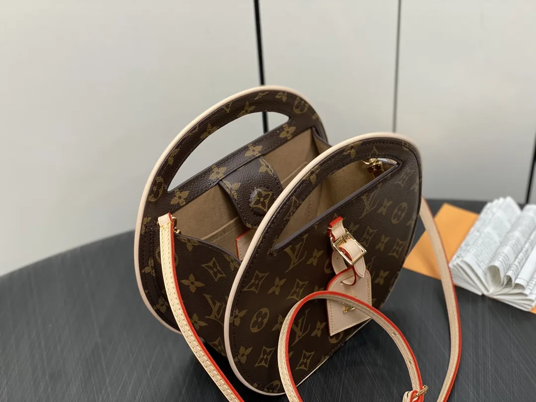 Louis Vuitton Around Me PM Brown / - Image 8