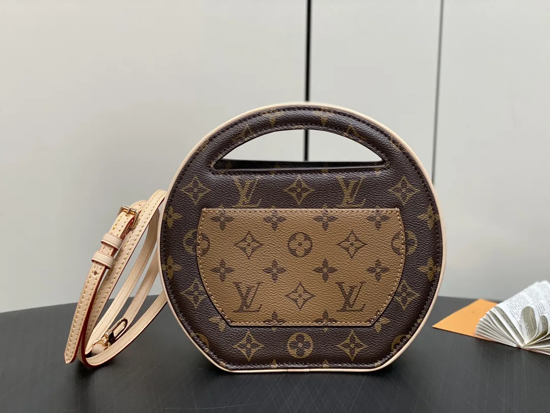 Louis Vuitton Around Me PM Brown / - Image 4