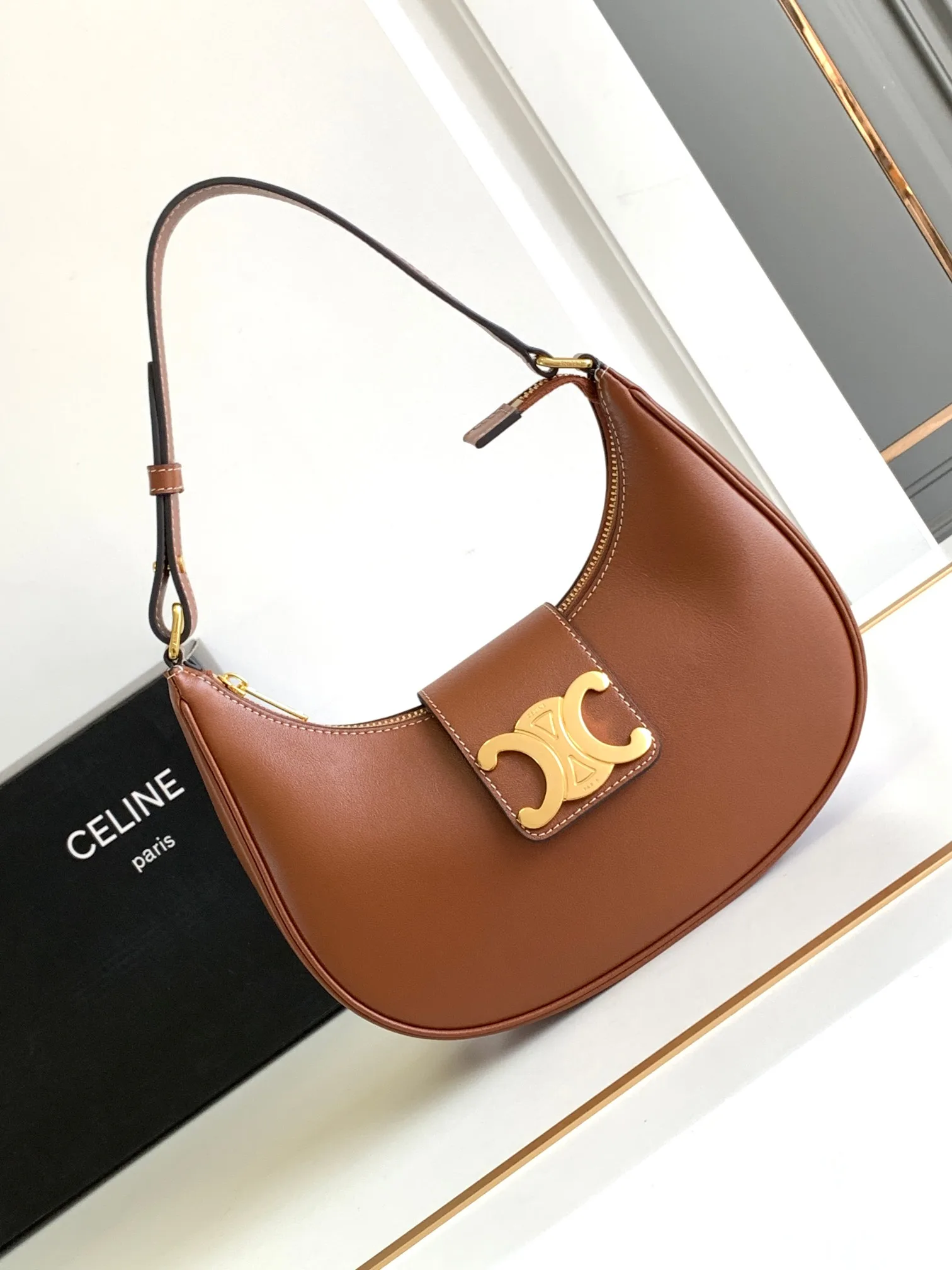 Celine Ava Triomphe Soft Bag Brown / .04LU - Image 10
