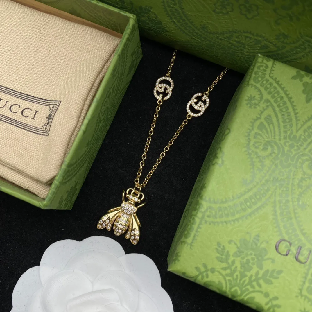 Gucci Bee Necklace Gold - Image 2