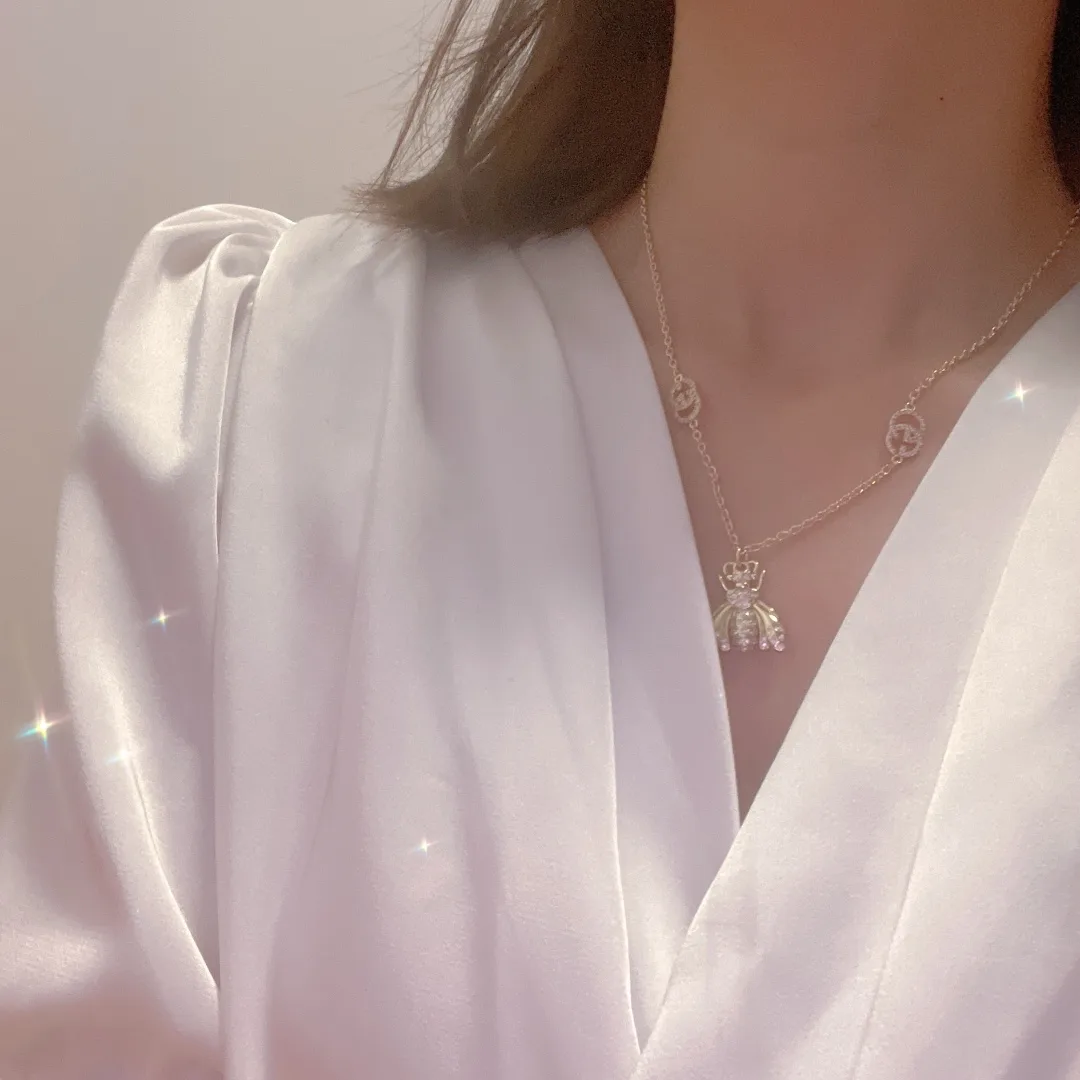 Gucci Bee Necklace Gold - Image 3
