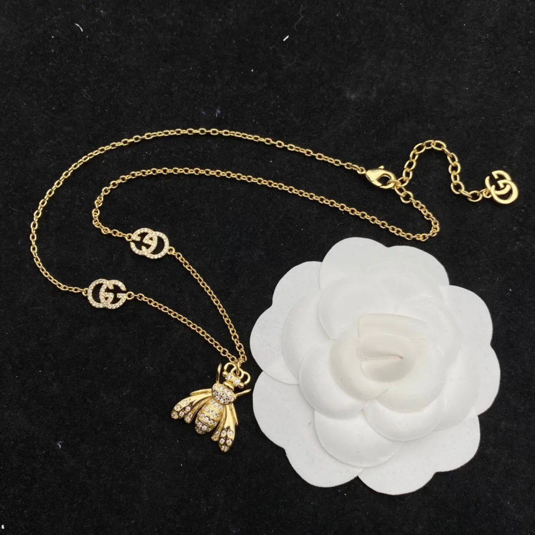 Gucci Bee Necklace Gold - Image 4
