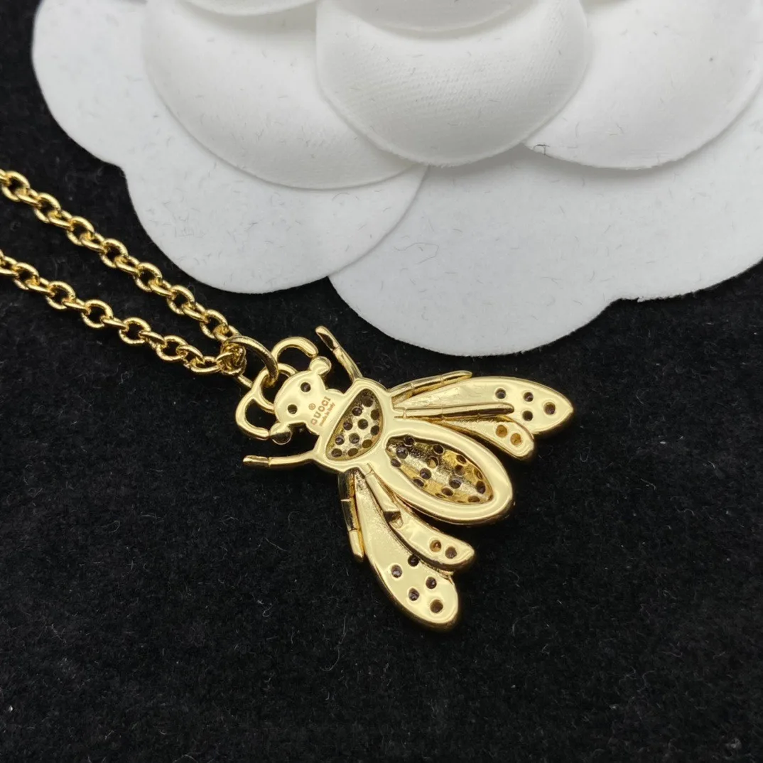 Gucci Bee Necklace Gold - Image 5