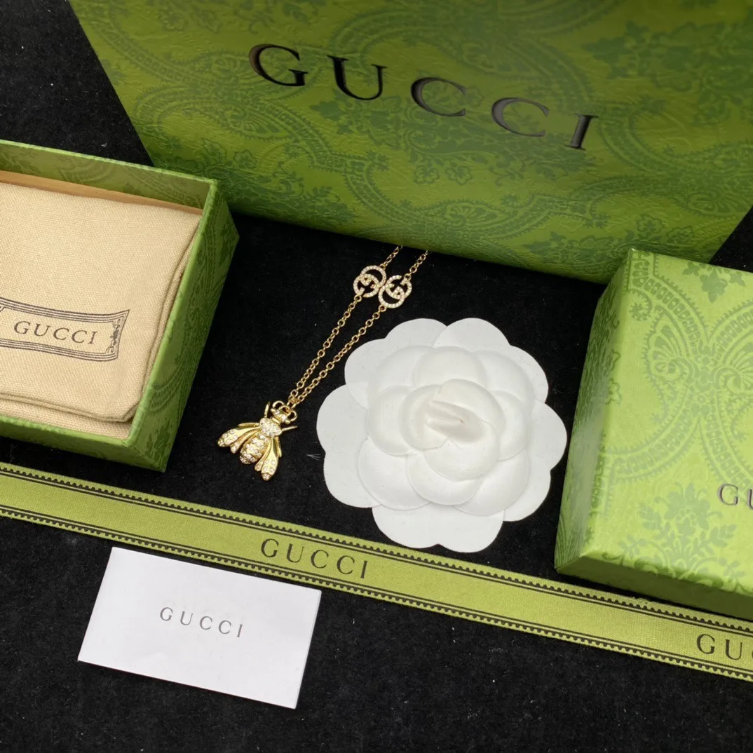 Gucci Bee Necklace Gold - Image 6