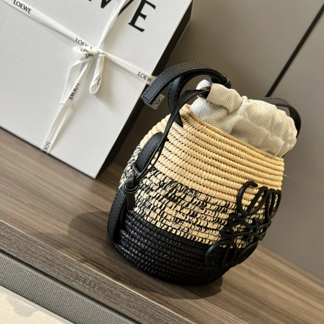 Alternative view of Loewe Beehive Basket Bag Beige/Black /