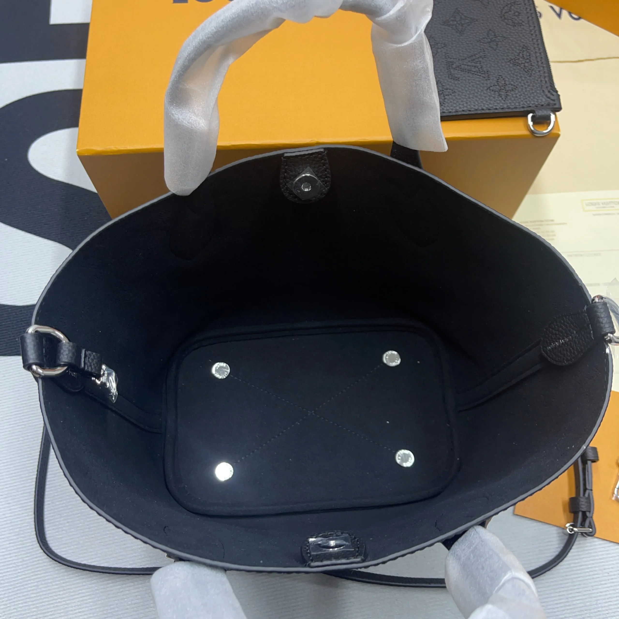 Louis Vuitton Loop Blossom PM Black / - Image 10